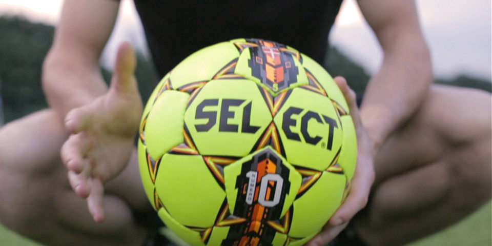 Материалы из который состоят футбольные мячи